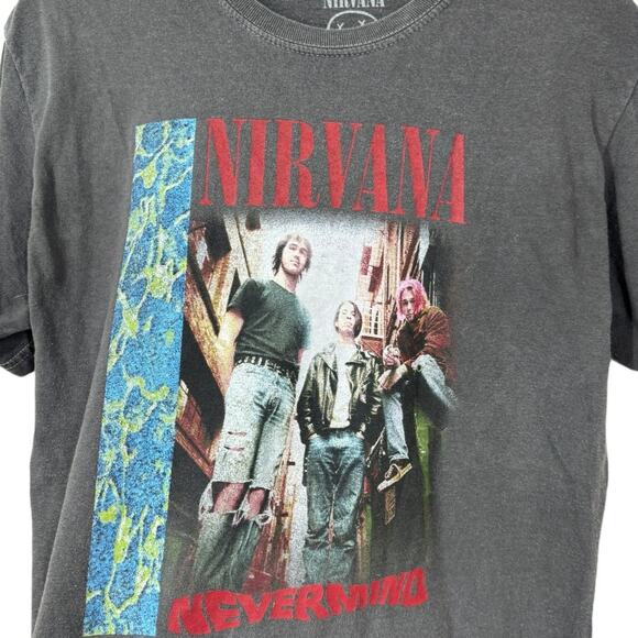 Nirvana Graphic Band Tee Medium Grunge Rock N Roll Black Distressed Boho Casual - Picture 4 of 5